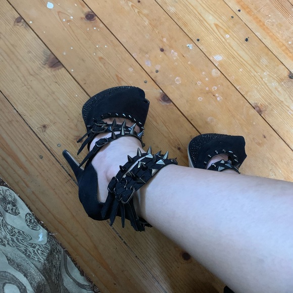 COPY - Zu studded high heels 5 - Picture 2 of 4